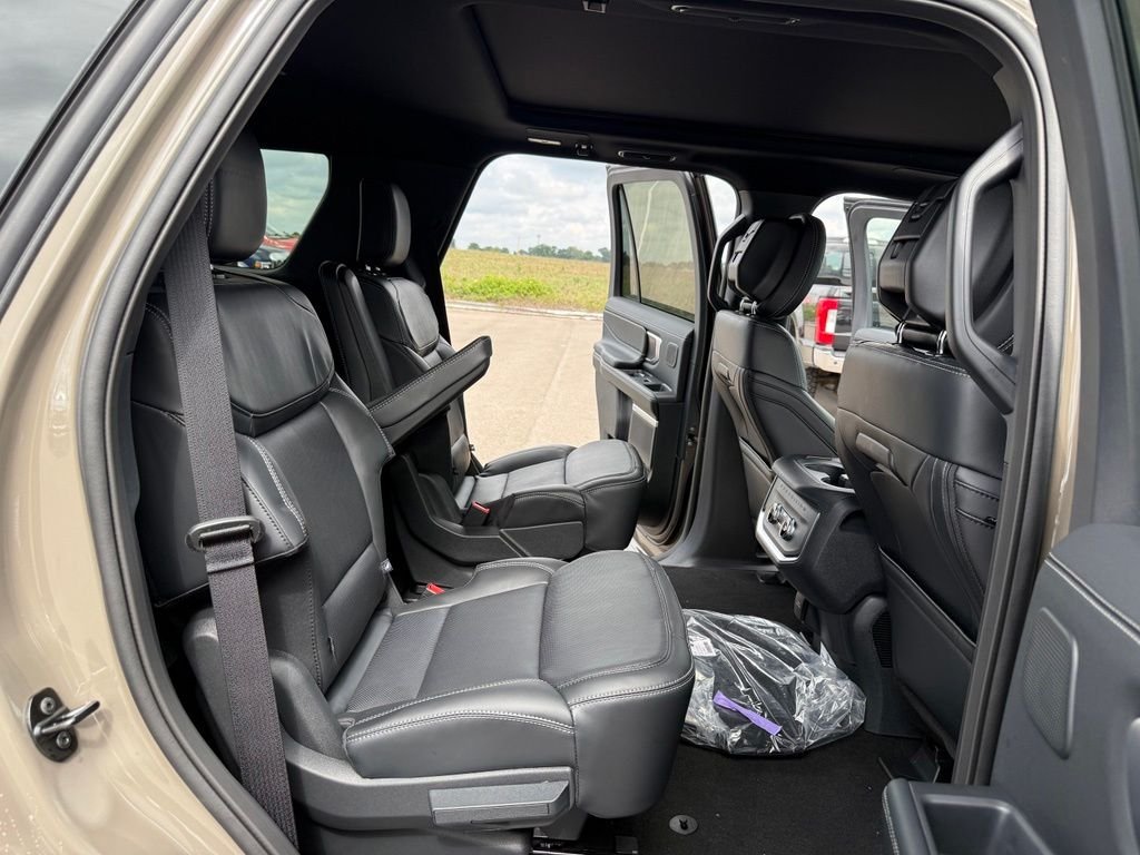 New 2027 Marsh Gray Ford Platinum image 22