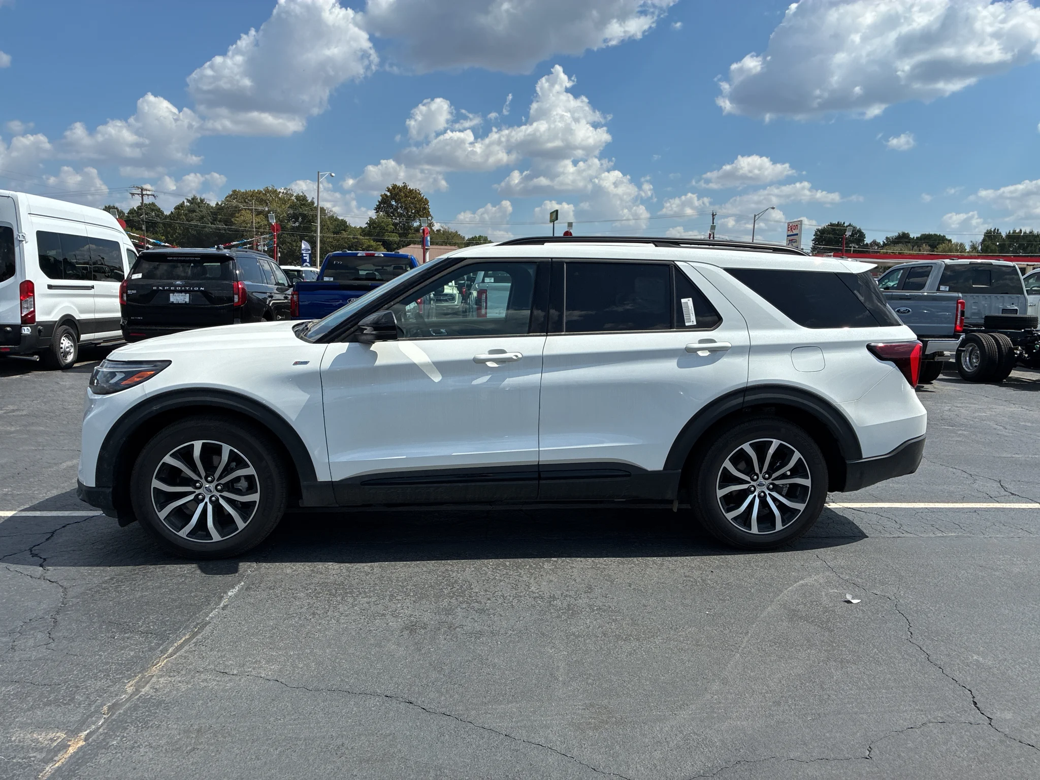 New 2026 Star White Metallic Tri-Coat Ford ST-Line image 8