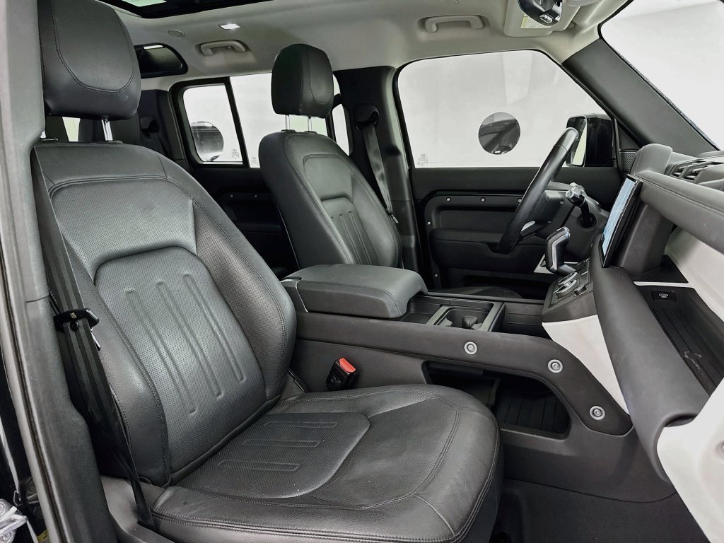 Used 2022 Black Land Rover S image 29