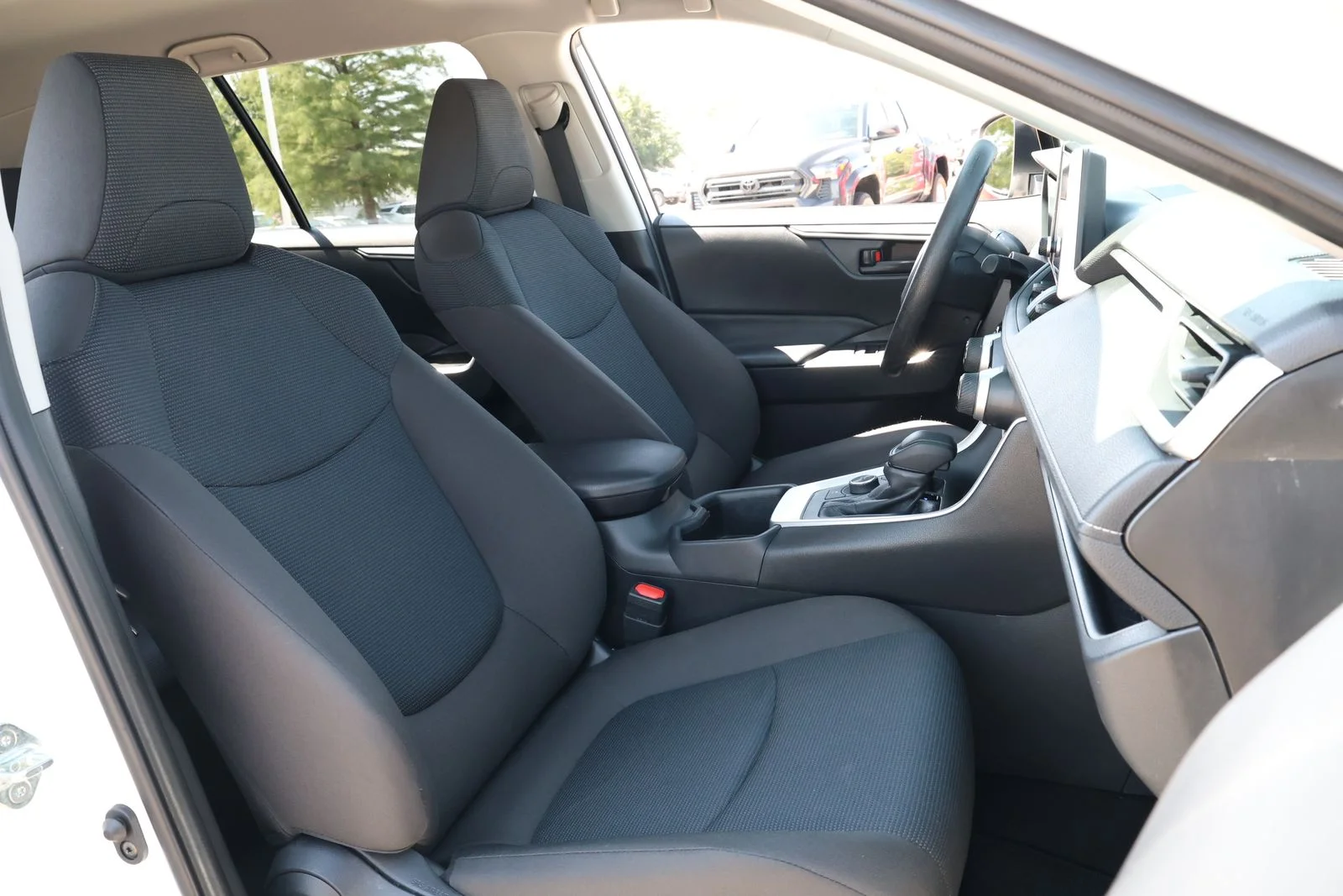 Used 2025 White Toyota LE image 29