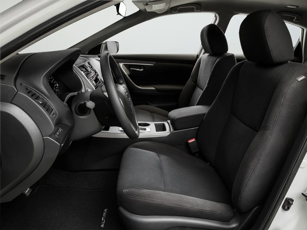 Used 2015 White Nissan 2.5 S image 20