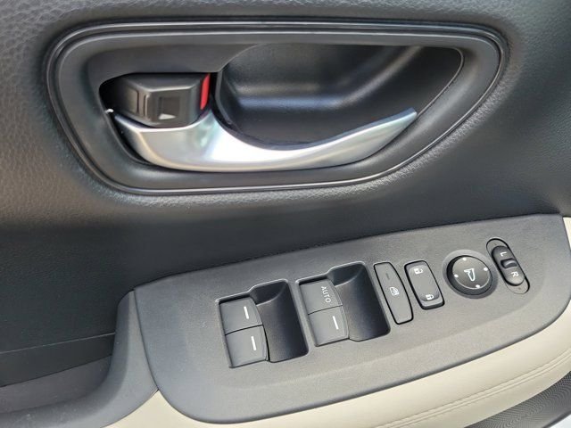 Used 2025 Lunar Silver Metallic Honda LX image 21