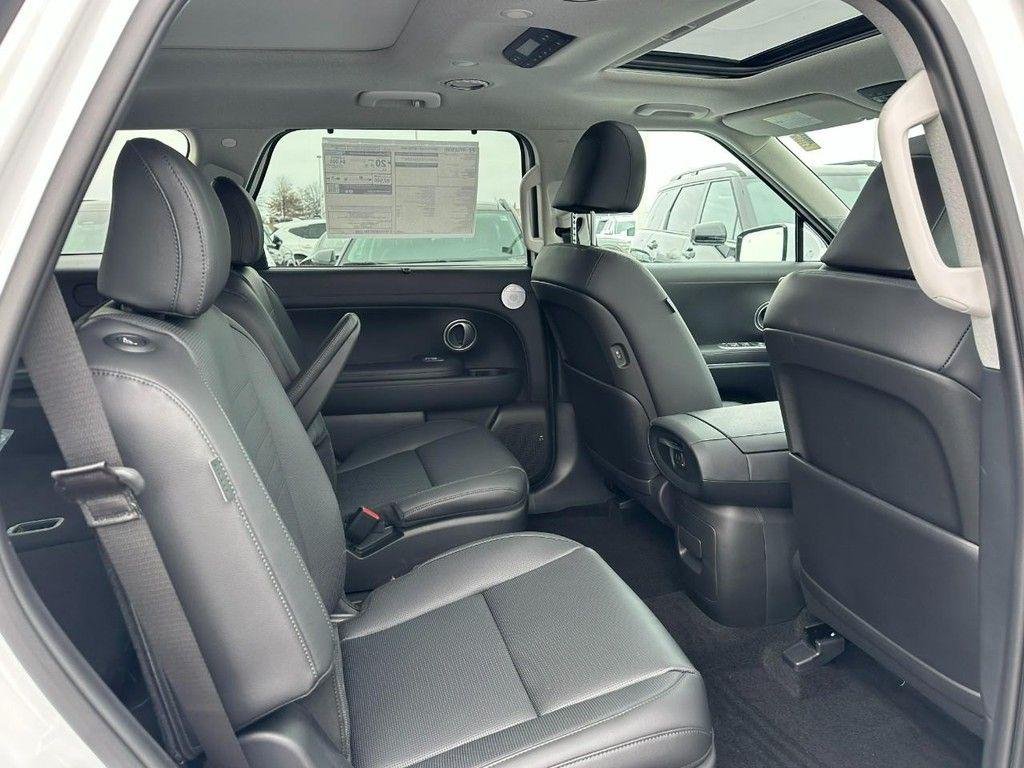 New 2026 White Hyundai Limited AWD image 4