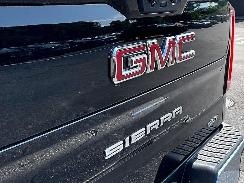 Used 2025 Black GMC SLT image 27