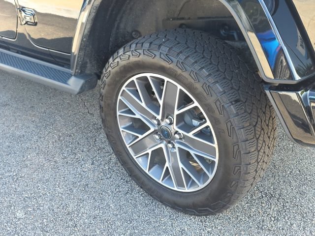 Used 2024 Black Clearcoat Jeep High Altitude image 11