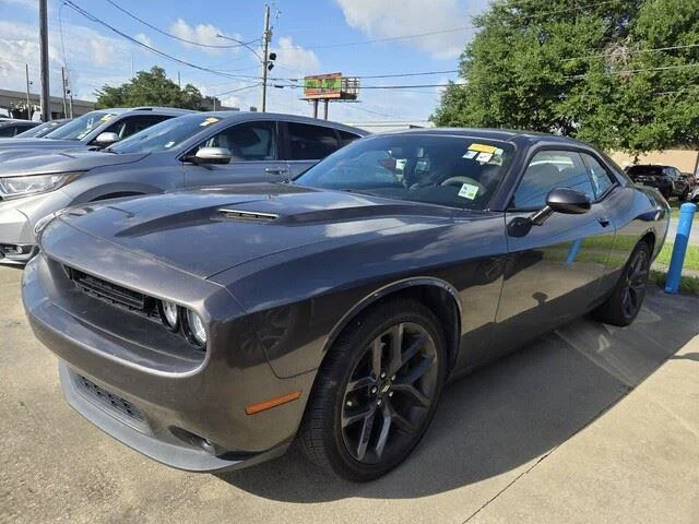 Used 2019 Granite Pearlcoat Dodge SXT image 6