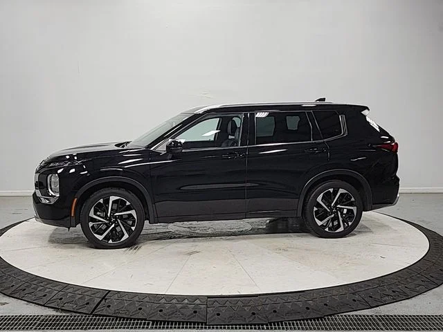 Used 2022 Black Mitsubishi SEL image 4