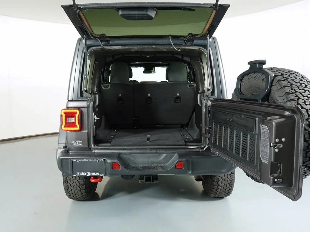 Certified Used 2025 Granite Crystal Clearcoat Metallic Jeep Rubicon image 7