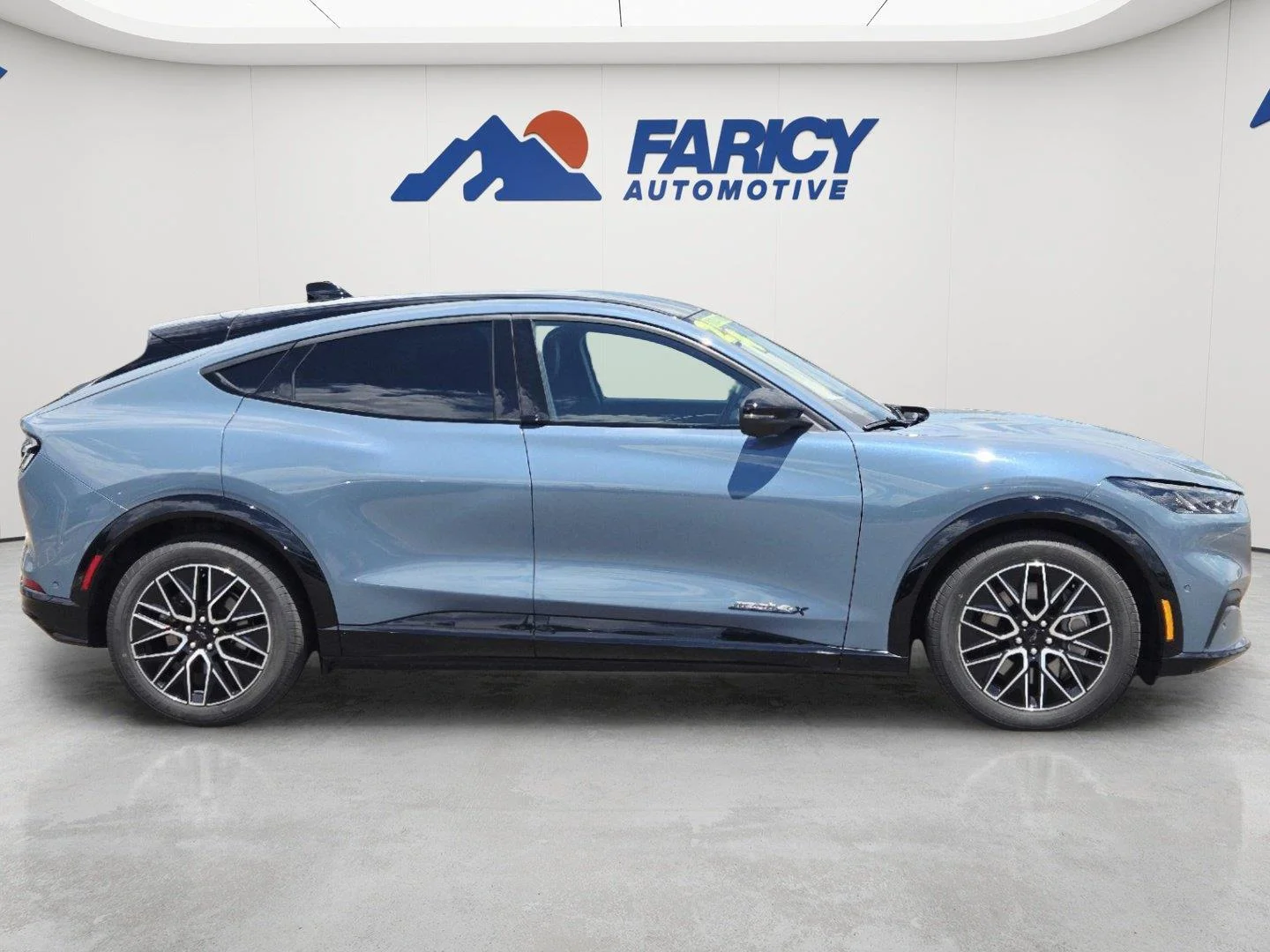 Used 2024 Vapor Blue Ford Premium image 4