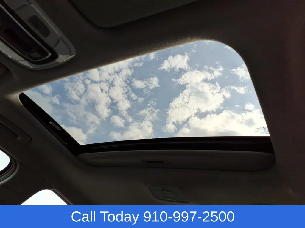 Used 2025 Blue Hyundai SEL Convenience image 6