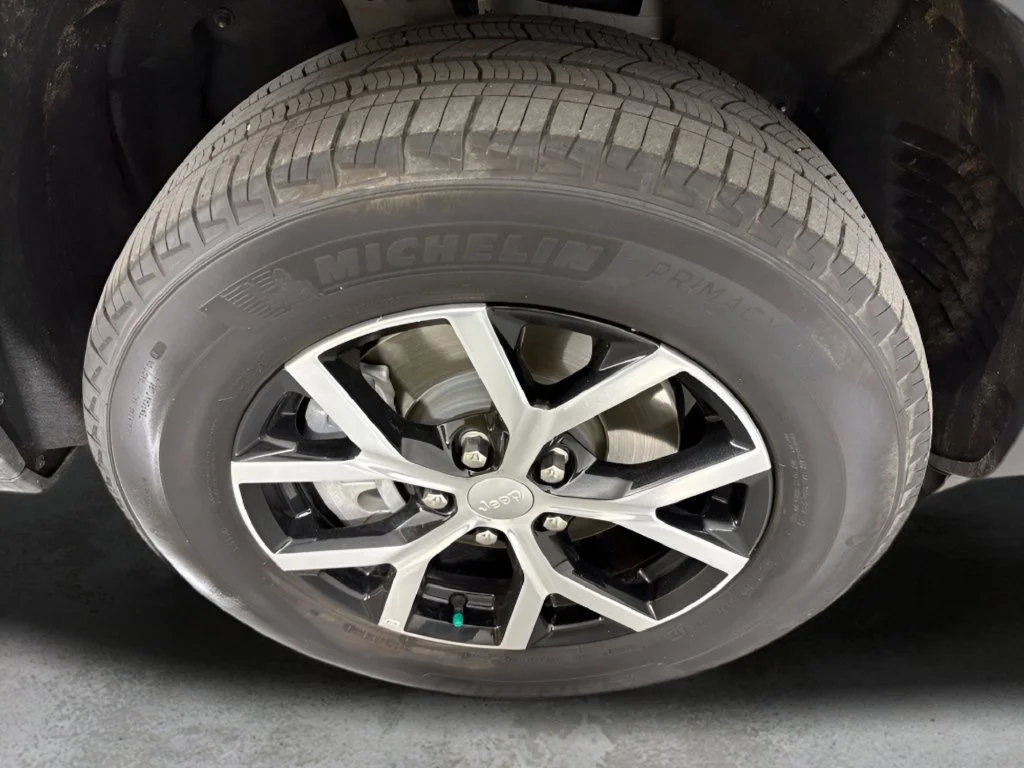 Used 2024 Silver Jeep Limited image 43
