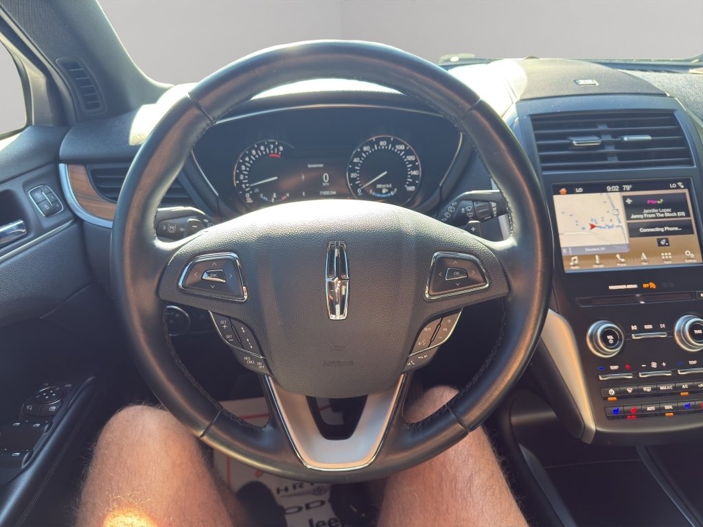 Used 2019 White Platinum Metallic Tri-Coat Lincoln Reserve image 22