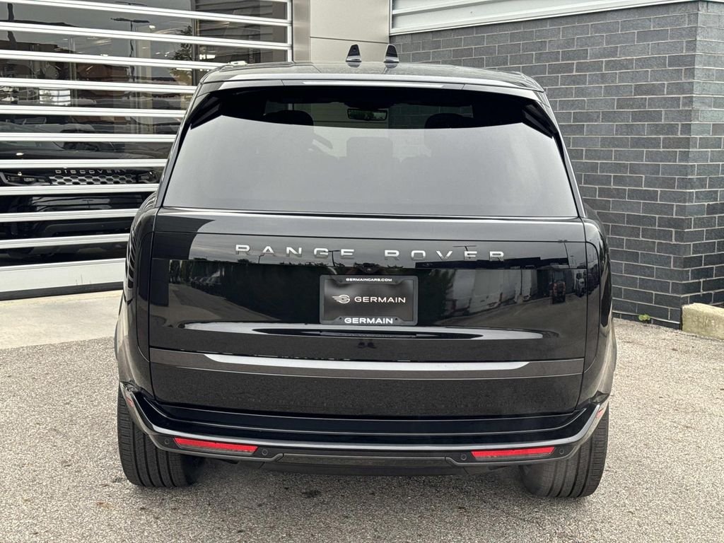 New 2026 Santorini Black Land Rover SE image 5