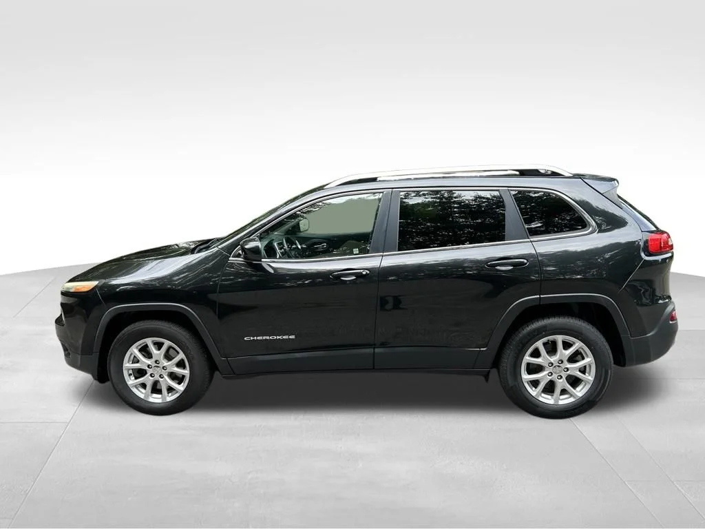 Used 2016 Black Jeep Latitude image 2