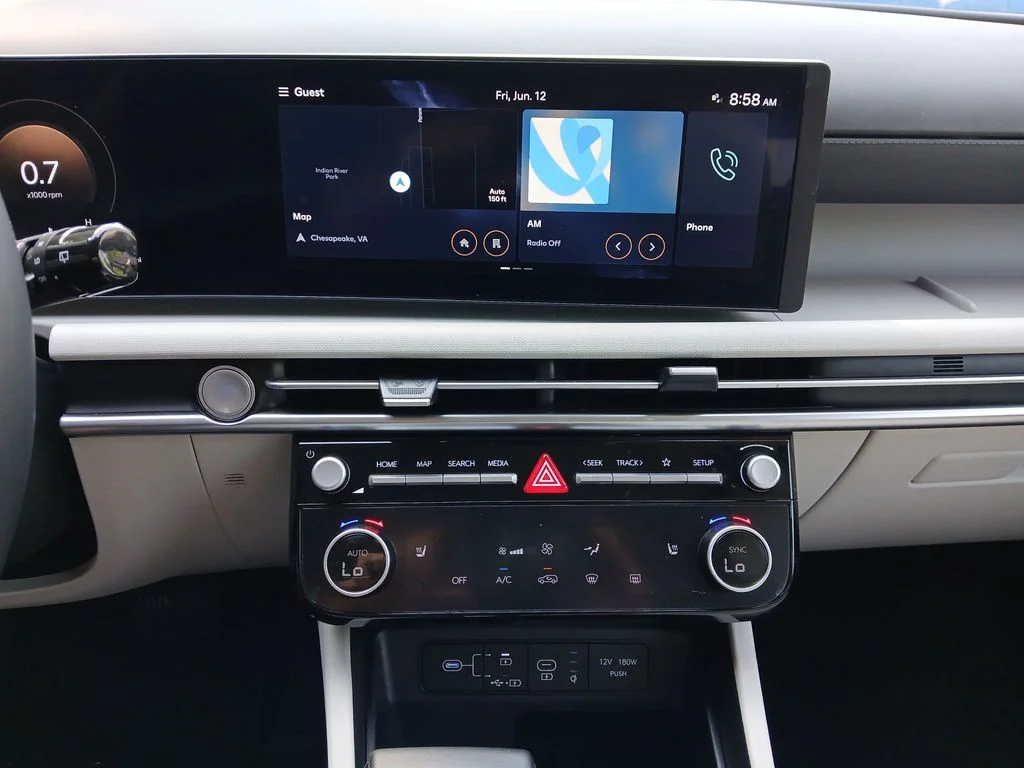 Used 2025 Black Hyundai SEL Convenience image 26