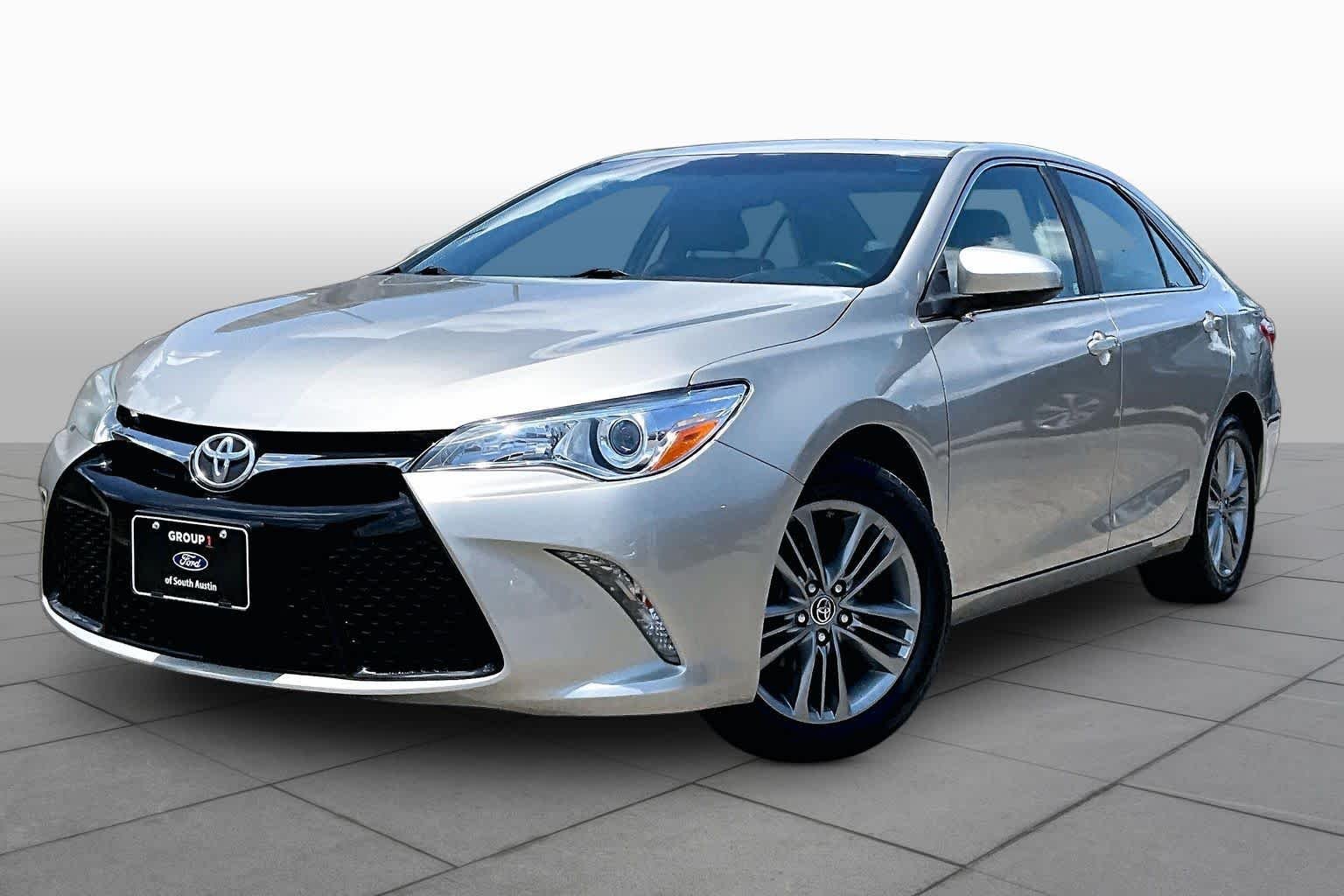Used 2016 Creme Brulee Mica Toyota SE image 35