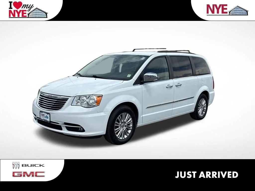 2015 Chrysler Town & Country Touring-L's photo