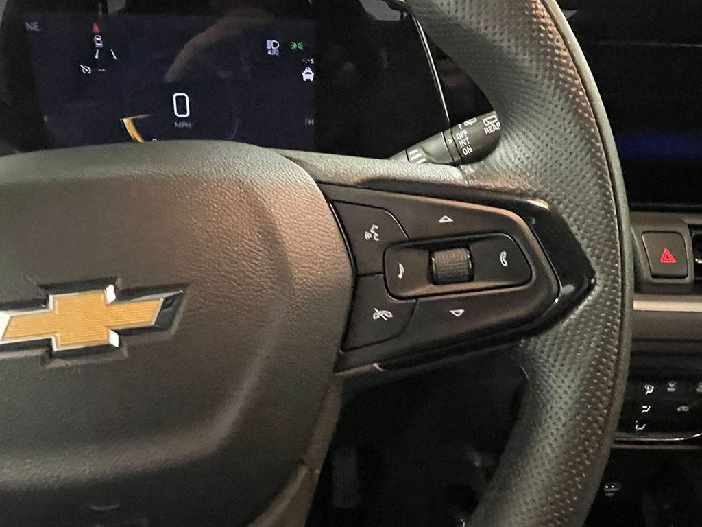 Used 2025 White Chevrolet LS image 32