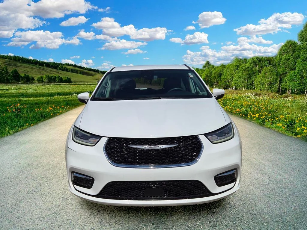 Used 2023 White Chrysler Touring L image 8