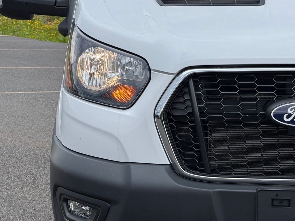 New 2026 Oxford White Ford Passenger Van XL image 2
