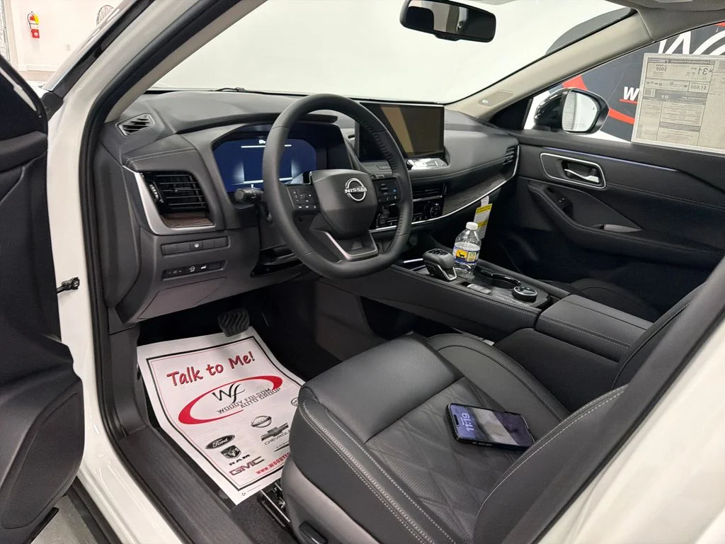 New 2026 Everest White Pearl TriCoat / Super Black Two-tone Nissan Platinum image 11