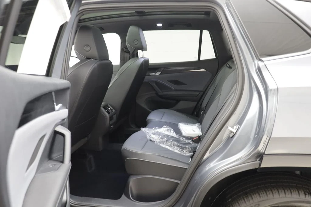 New 2026 Platinum Gray Volkswagen 2.0T SE R-Line Black image 14