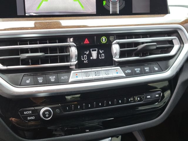 Used 2024 Gray BMW xDrive30i image 25