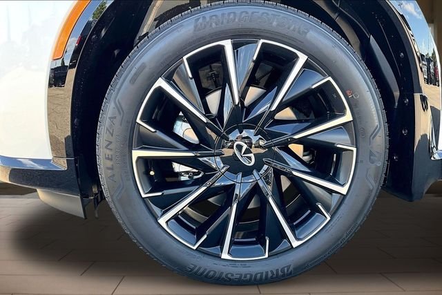 New 2027 2T RAD WHT INFINITI AUTOGRAPH image 9