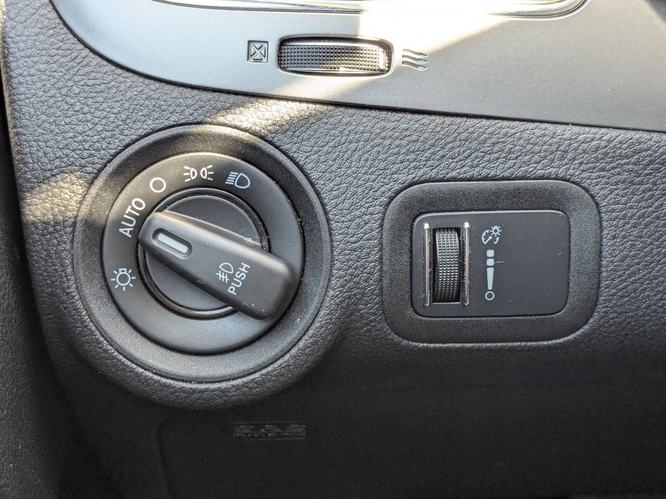 Used 2017 Granite Pearlcoat Dodge Crossroad Plus image 16