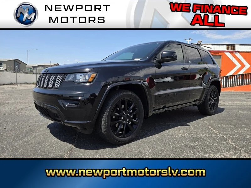 Used 2020 Diamond Black Crystal Pearlcoat Jeep Altitude image 1
