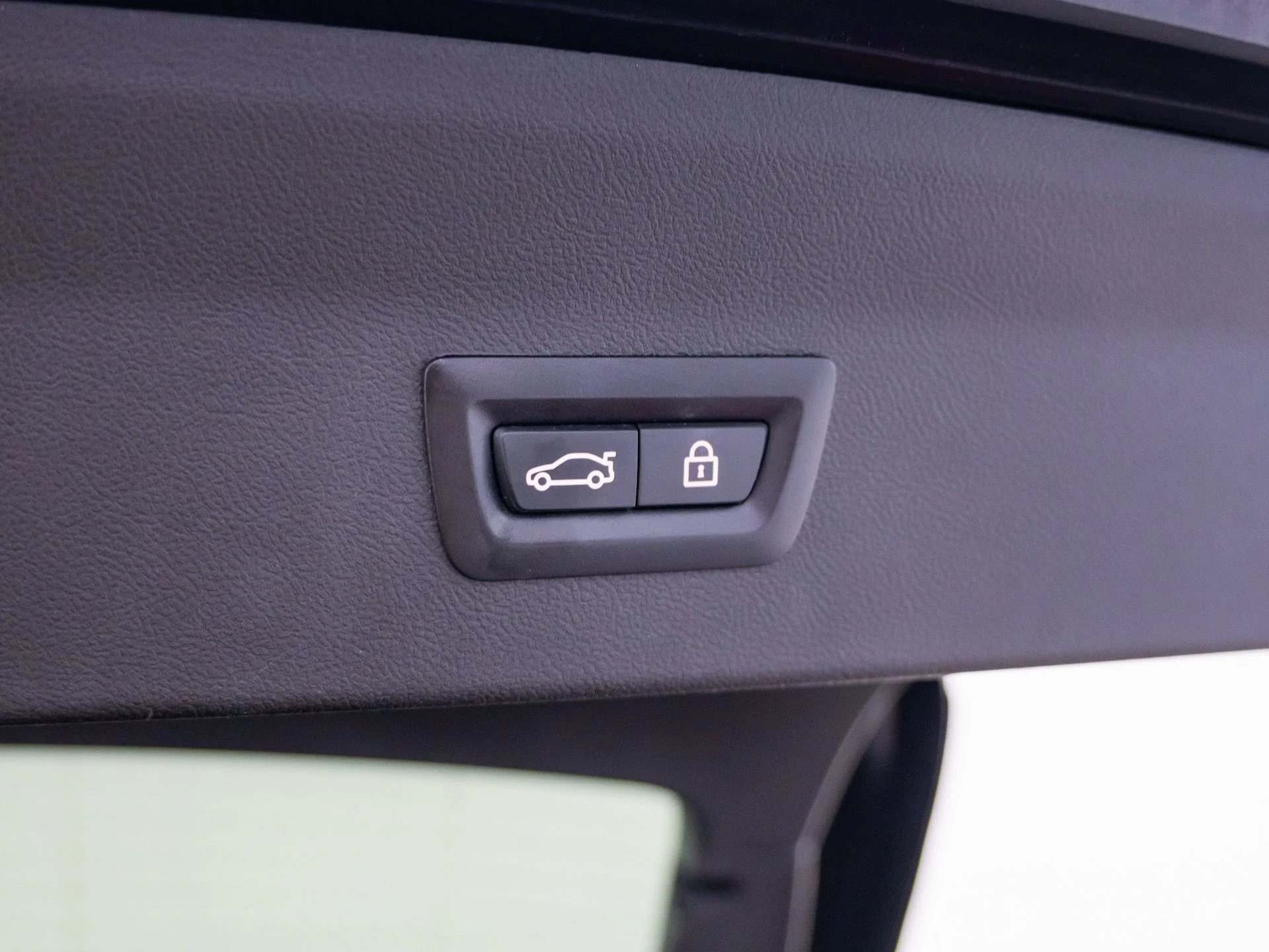 Used 2019 Black BMW xDrive30i image 33