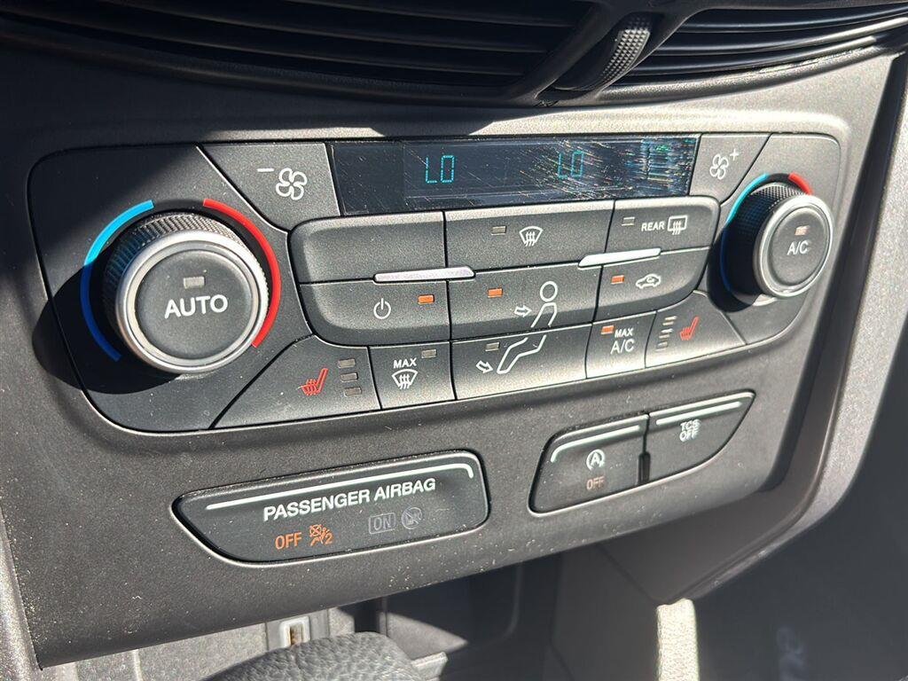 Used 2019 Oxford White Ford SE image 16