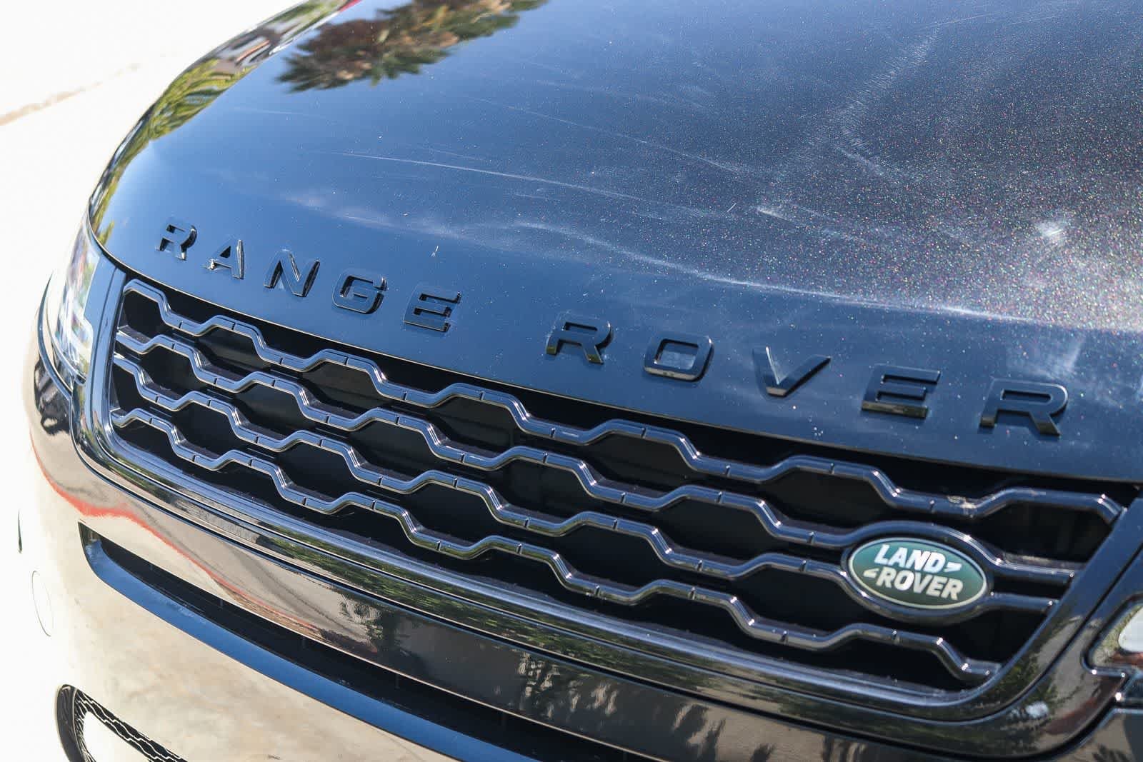 Used 2021 Black Land Rover R-Dynamic SE image 11