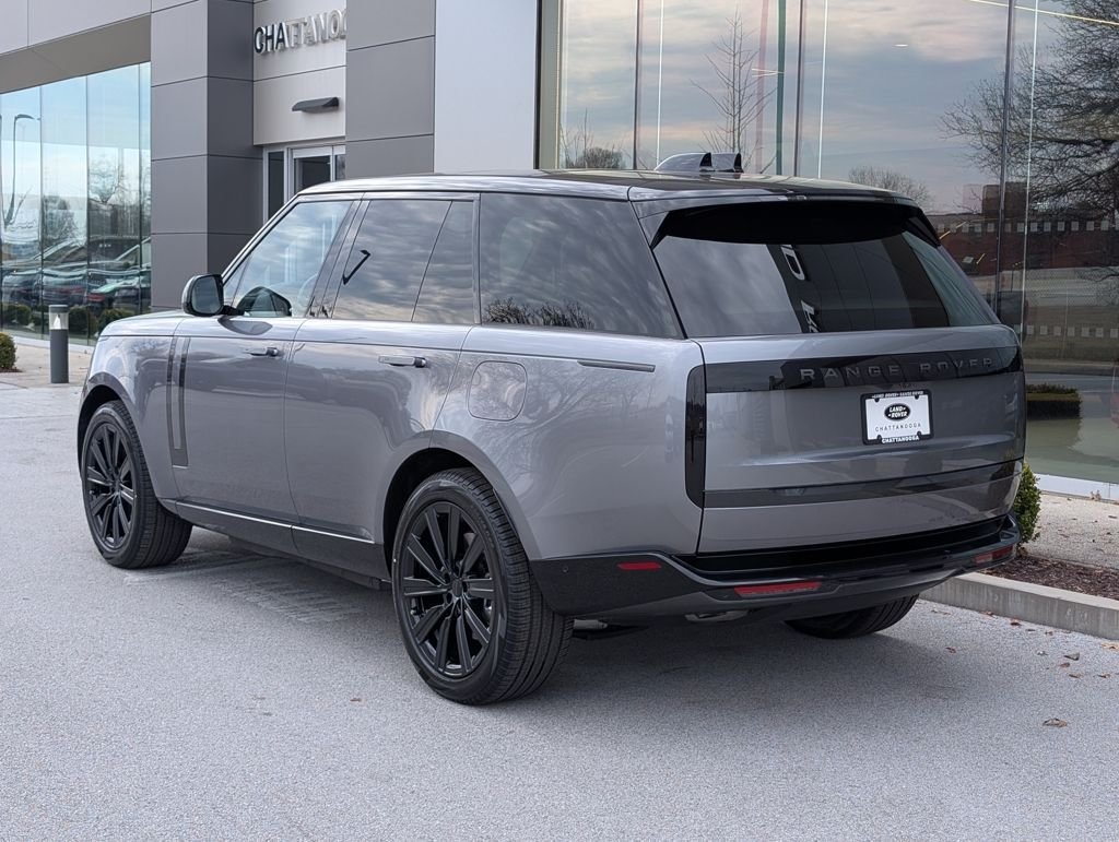 New 2026 Eiger Grey LAND ROVER SE PHEV image 4