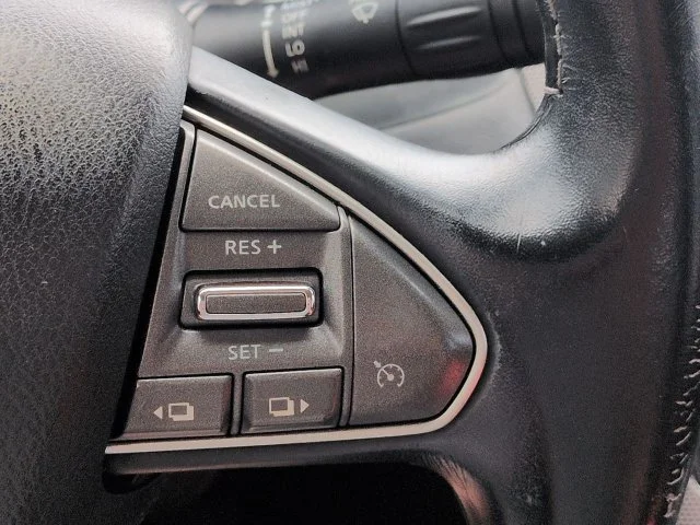Used 2014 Black INFINITI Premium image 24
