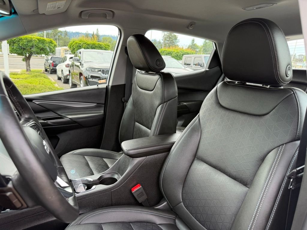 Used 2023 Summit White Chevrolet 2LT image 15