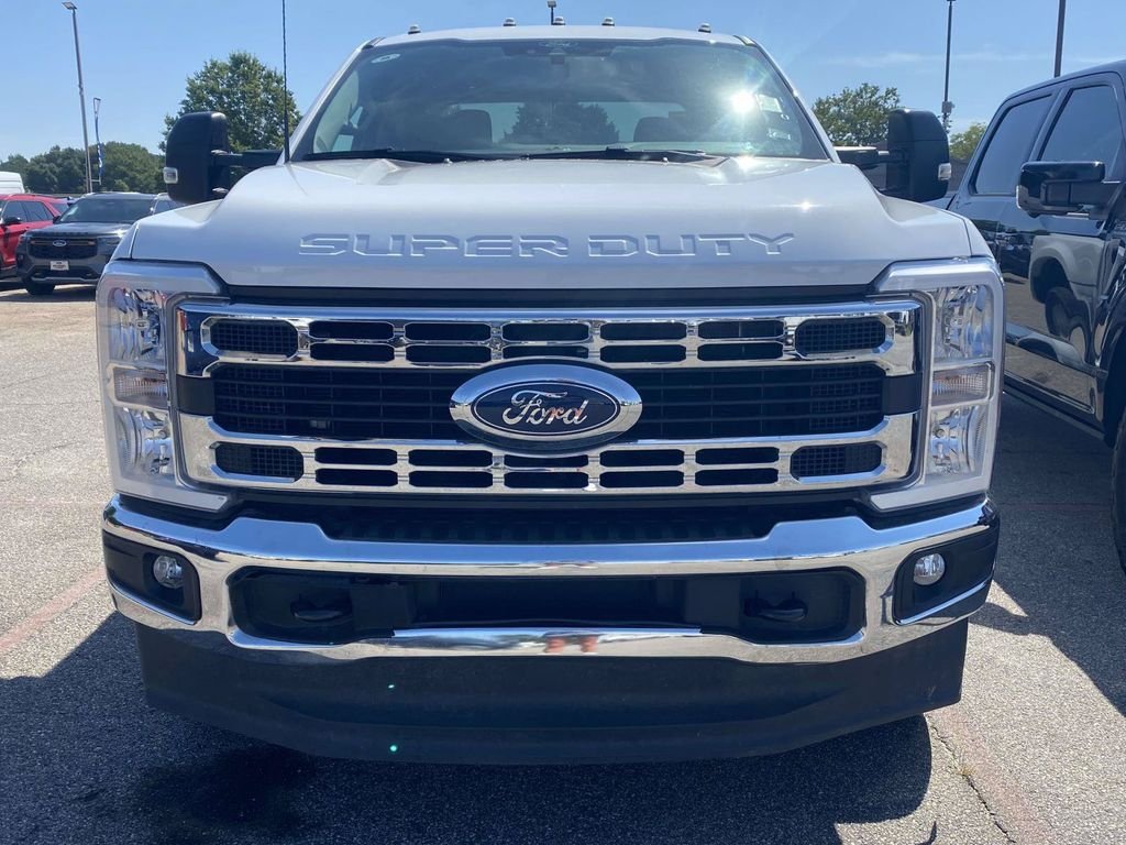 Used 2026 Oxford White Ford XLT image 2