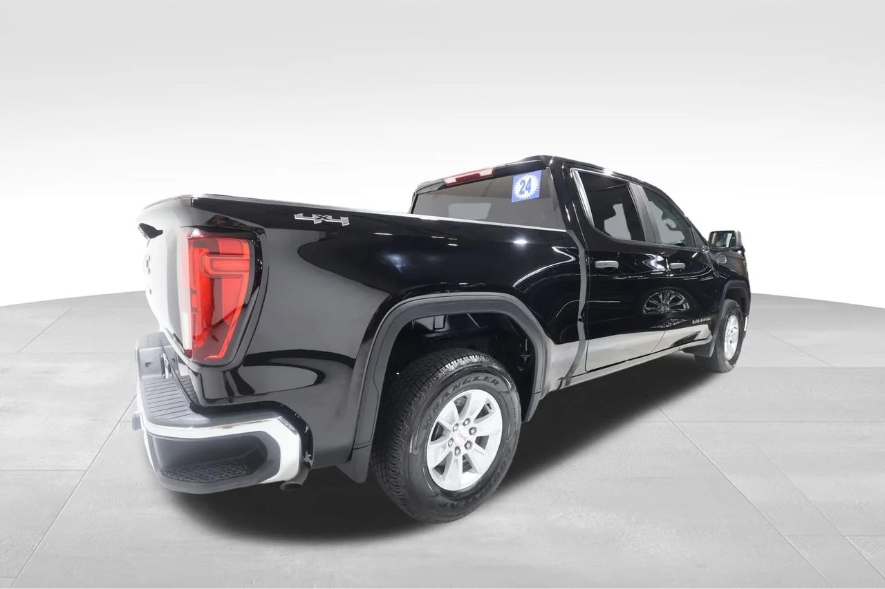 Used 2024 Onyx Black GMC Pro image 4