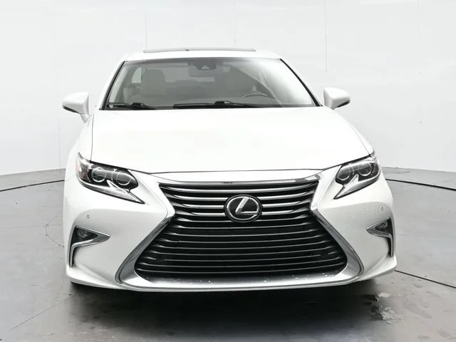 Used 2016 Eminent White Pea Lexus 4DR SDN image 2
