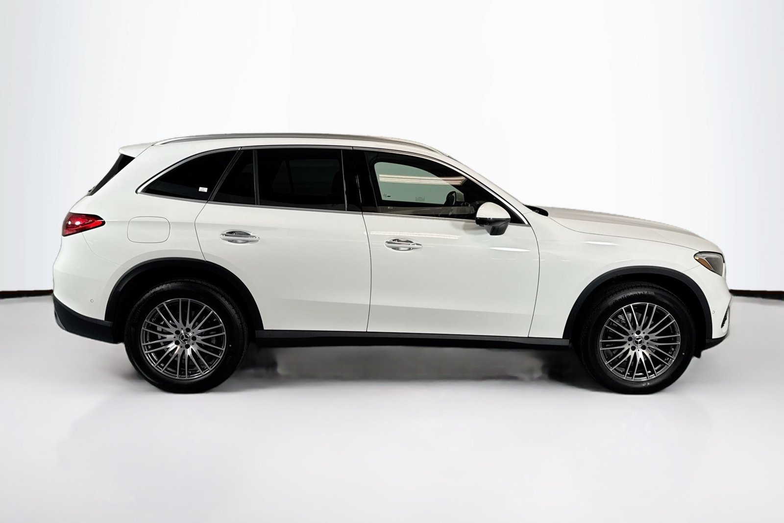 New 2026 Polar White Mercedes-Benz GLC 300 image 4