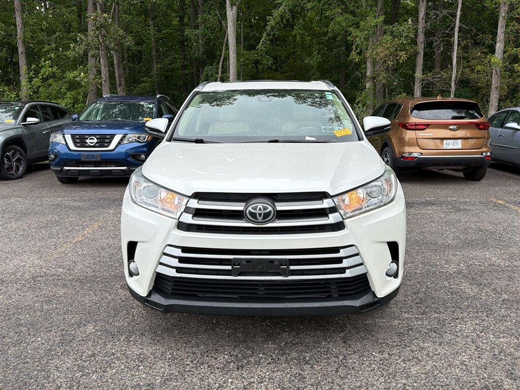 Used 2017 Blizzard Pearl Toyota XLE image 10