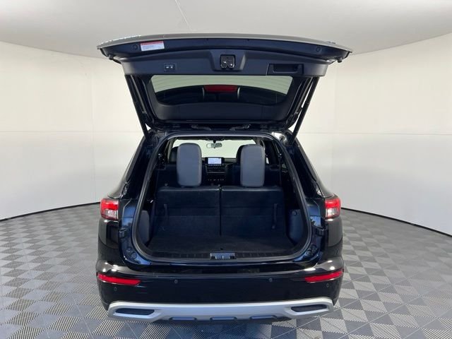 Used 2022 Black Mitsubishi SE image 34
