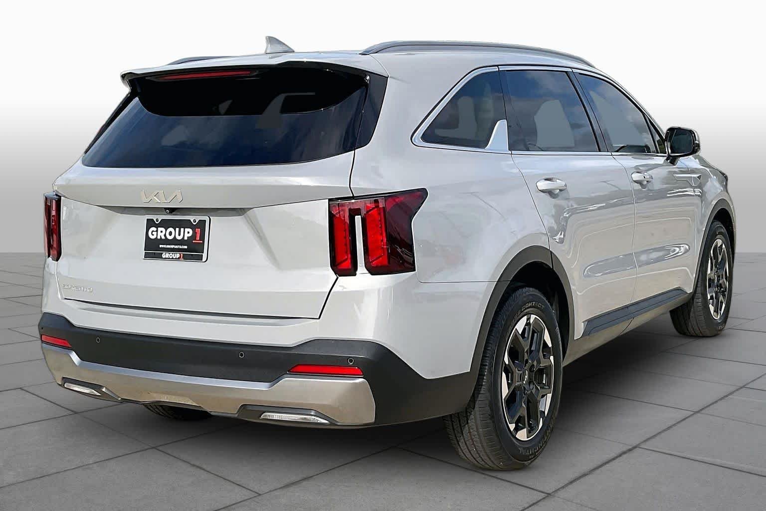 2025 Kia Sorento S - Photo 13