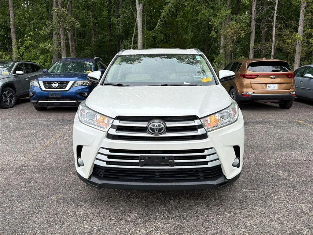 Used 2017 Blizzard Pearl Toyota XLE image 10