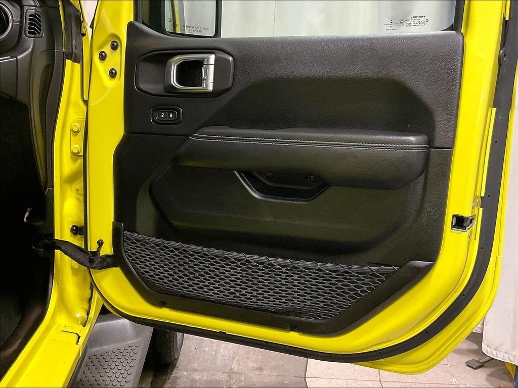Used 2022 Yellow Jeep  image 12