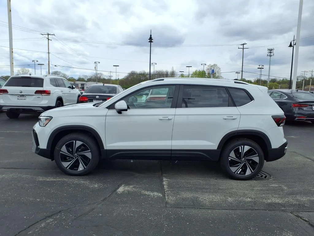 New 2026 Pure White Volkswagen 1.5T SE image 3