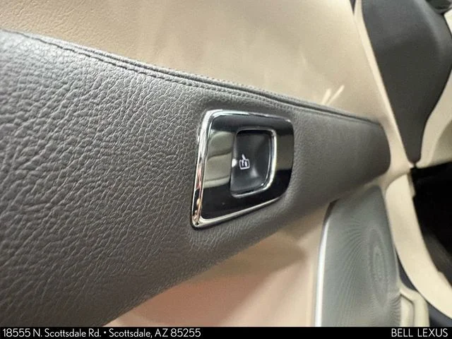 Used 2017 Gold Lincoln Reserve image 20