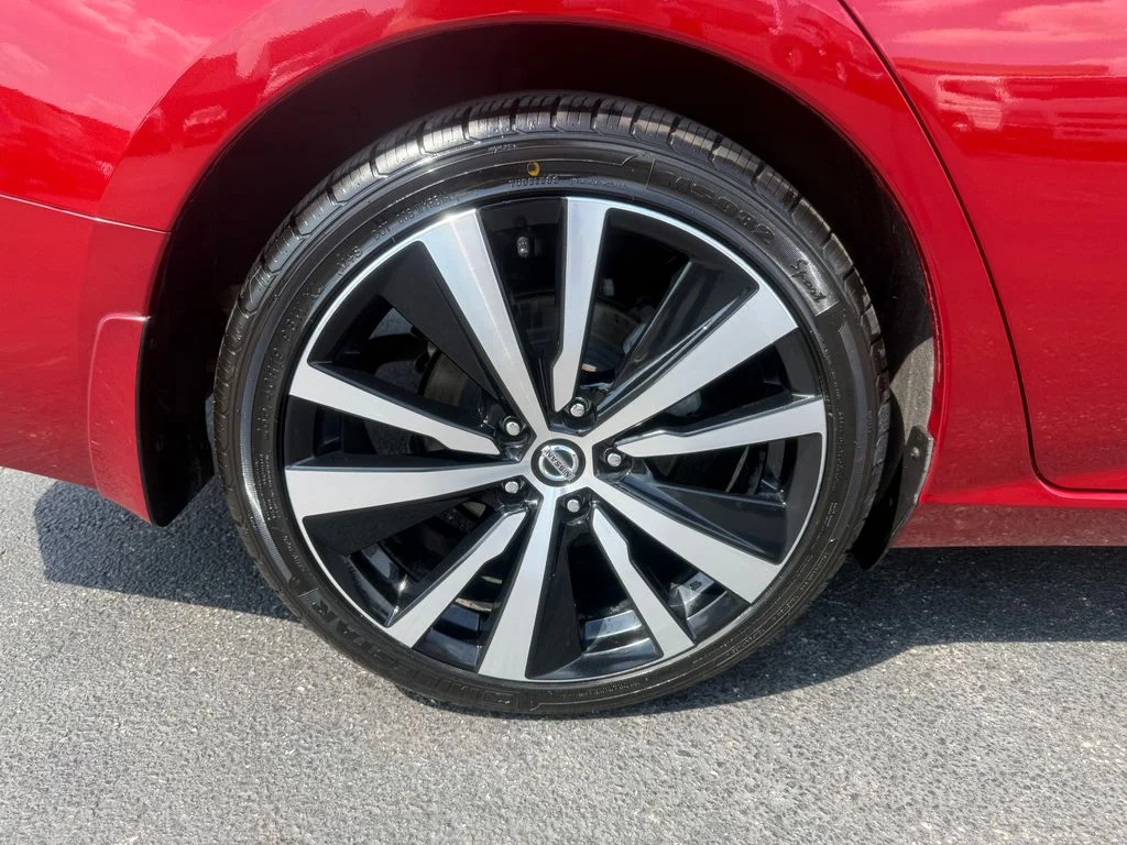 Used 2020 Red Nissan 2.5 SR image 47