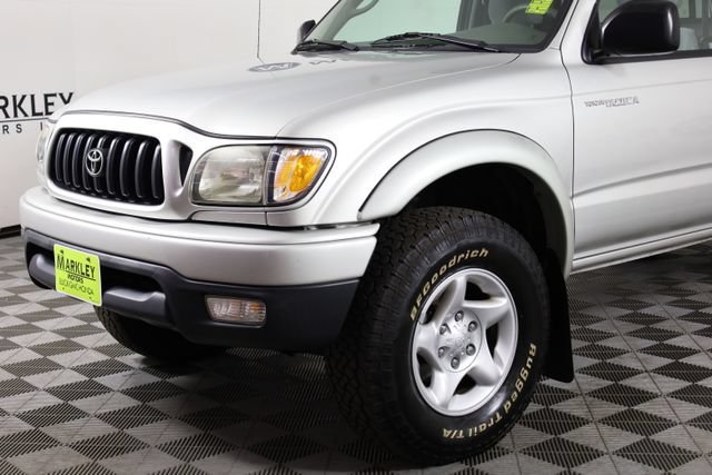 Used 2002 Silver Toyota  image 35