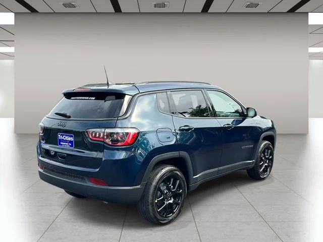 New 2026 Fathom Blue Pearl-Coat Exterior Paint Jeep Latitude Altitude image 3